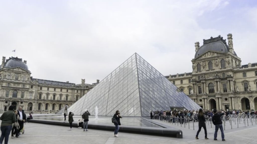 Tham quan bảo tàng nghệ thuật Louvre