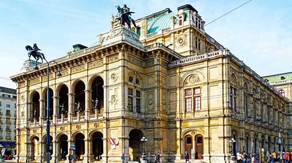 Nhà hát lớn Opera Vienna là một công trình kiến trúc đặc sắc