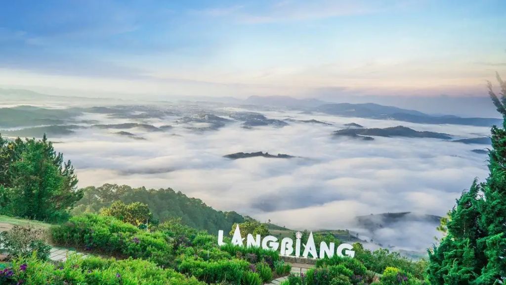 Đỉnh núi Langbiang mộng mơ