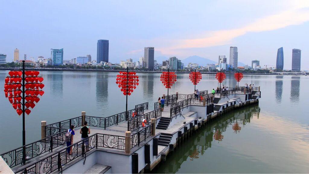 Cầu Tình Yêu   điểm hẹn của đôi lứa khi đến với Đà Nẵng