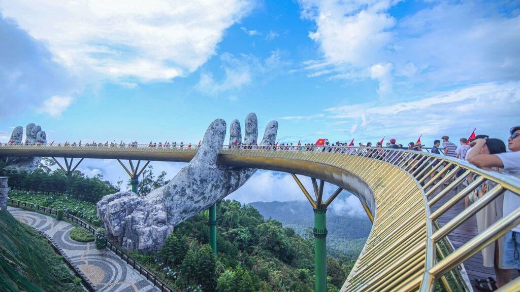 Cầu Vàng thơ mộng trên đỉnh Bà Nà
