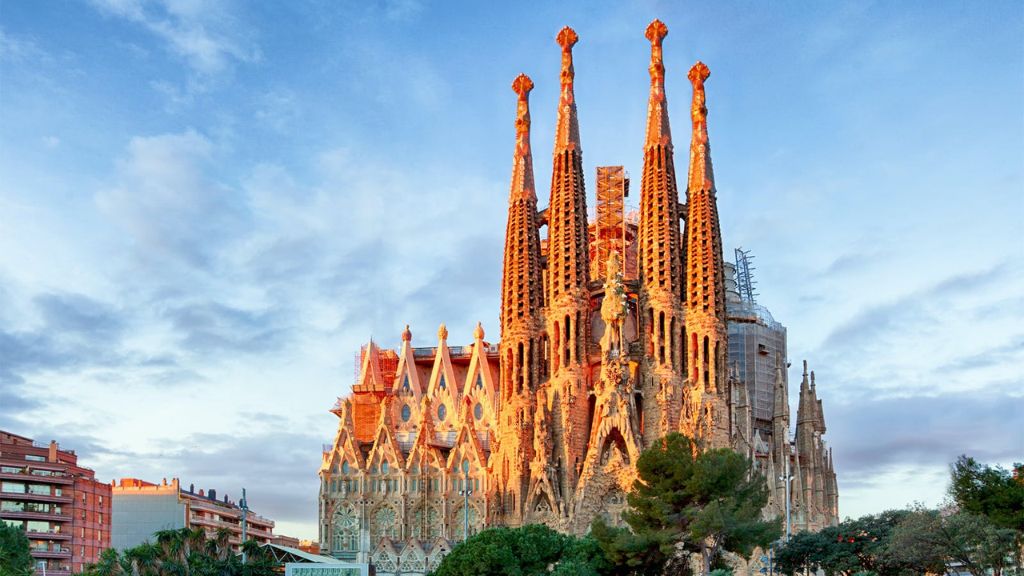 Điểm đến hấp dẫn trong tour châu Âu   Nhà thờ Sagrada Familia