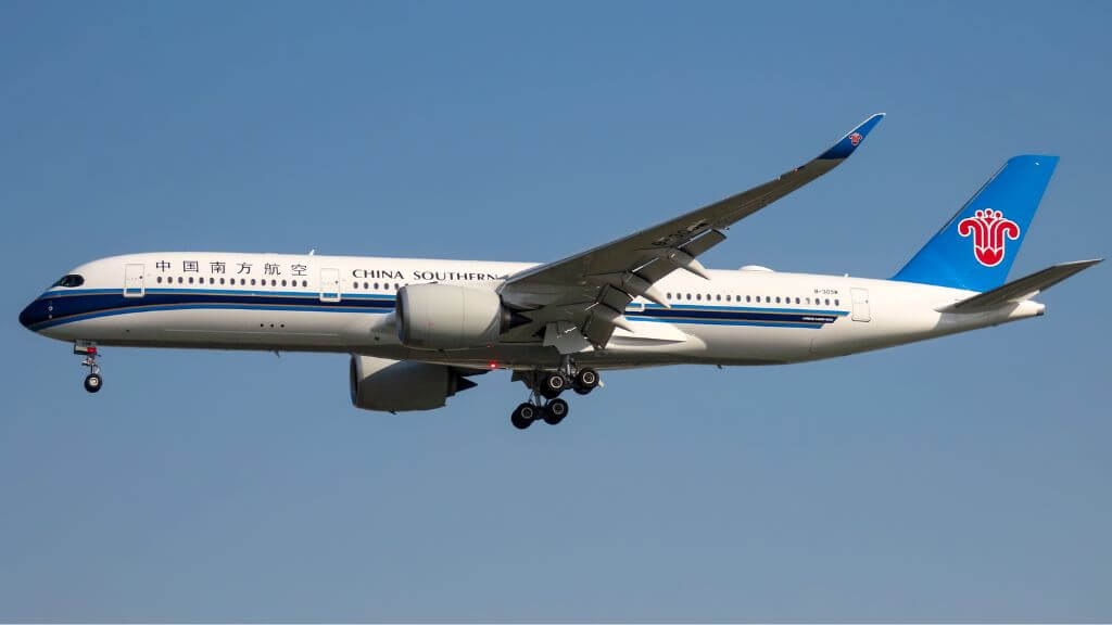 Đoàn khởi hành đi Thượng Hải bằng hãng bay China Southern Airlines