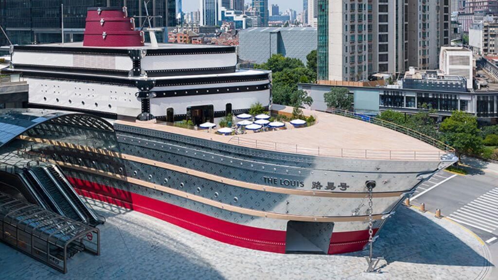 Chiếc thuyền LV Thượng Hải là một cửa hàng pop up độc đáo của Louis Vuitton