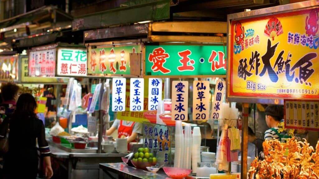 Chợ đêm Lục Hợp đa dạng ẩm thực cho du khách khám phá