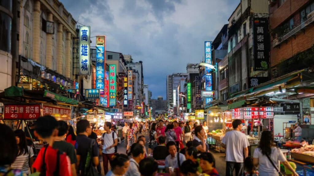 Chợ đêm Lục Hợp tấp nập du khách