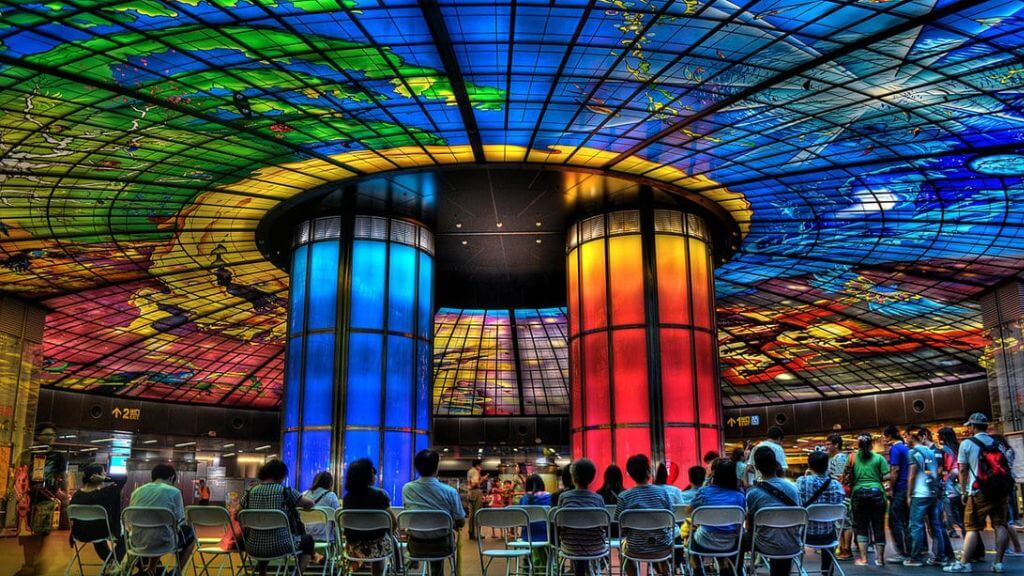 Ga MRT Formosa Boulevard – từng được CNN bình chọn là một trong những ga tàu điện ngầm đẹp nhất thế giới