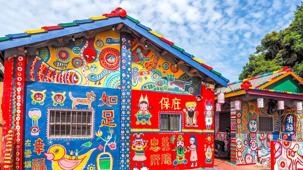 Không gian rực rỡ sắc màu tại làng Cầu Vồng