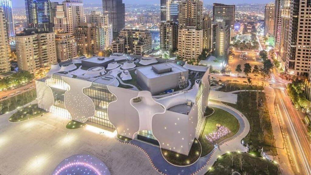 Chiêm ngưỡng kiến trúc độc đáo của Nhà hát opera Đài Trung