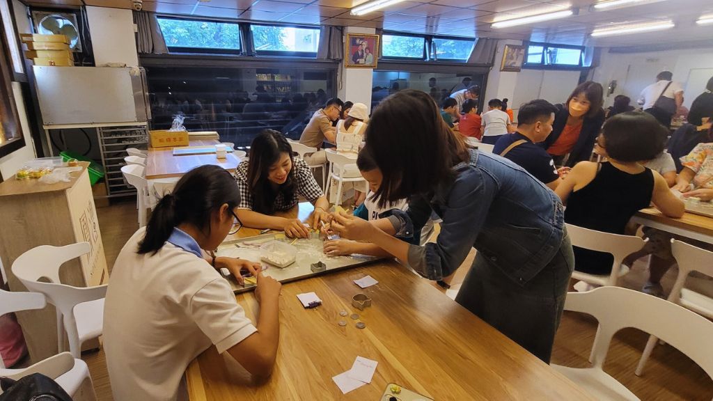 Tour du lịch Đài Loan - Trải nghiệm tự tay làm những chiếc bánh dứa xinh xắn