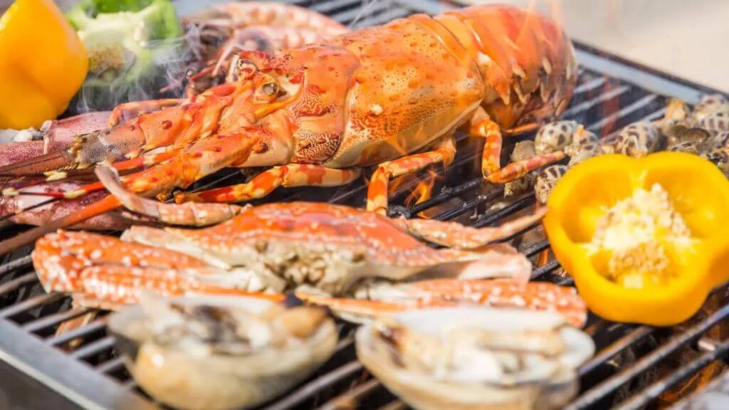 Thưởng thức hải sản phong phú