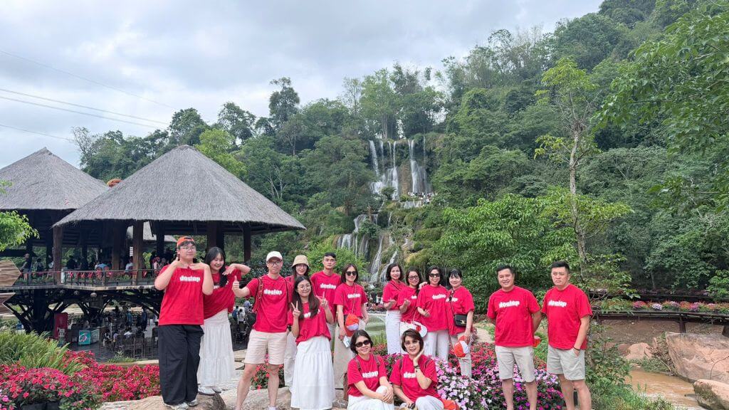 Đứng trước thác mới thấy thiên nhiên hùng vĩ đến nhường nào