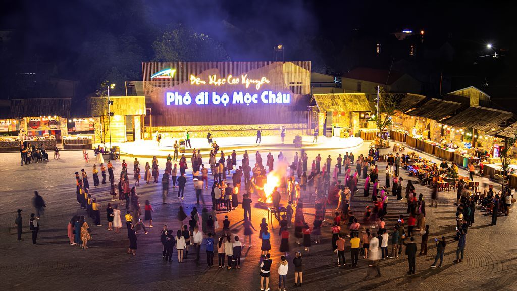 Thưởng thức ẩm thực và văn hóa địa phương