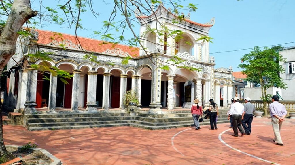 Chùa Quan Lạn - Điểm dừng chân ý nghĩa để tìm hiểu lịch sử của hòn đảo.