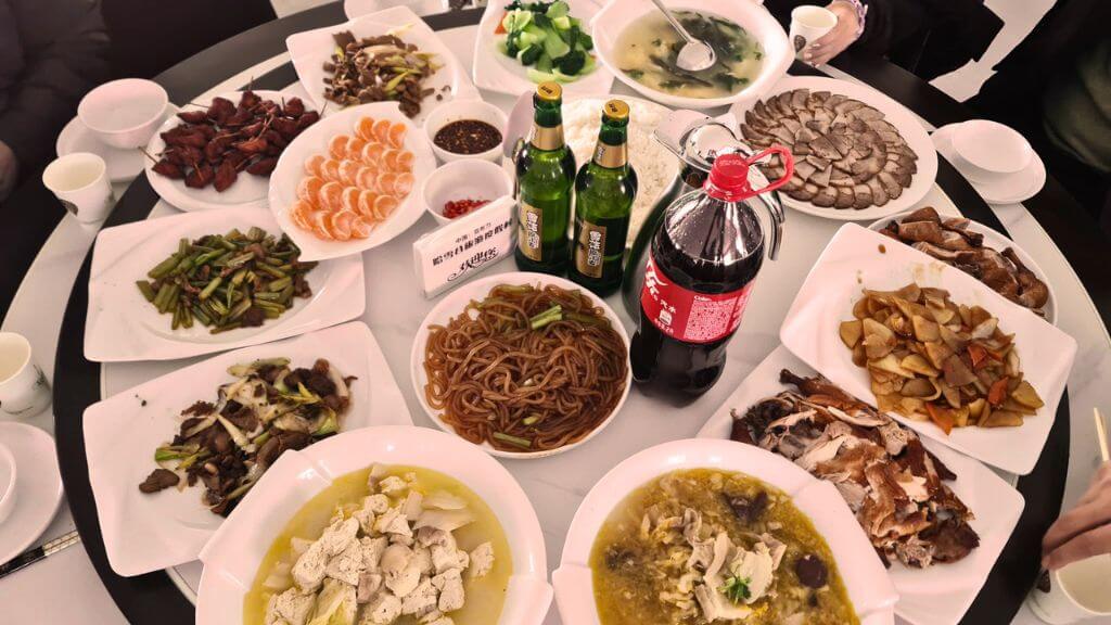 Cơm đoàn đầy đặn trong tour Cáp Nhĩ Tân