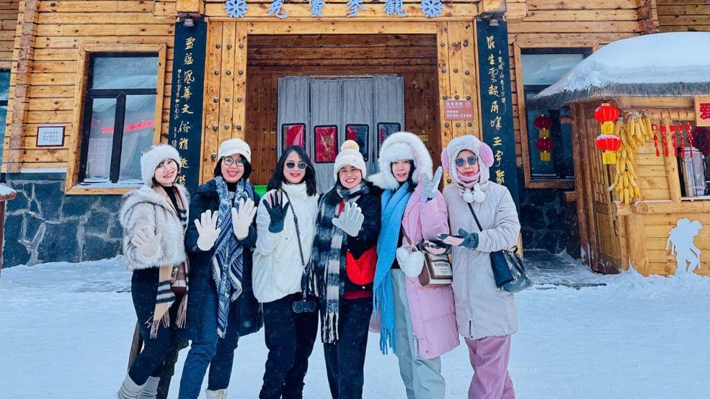Du khách check in tại khu phố Trung Ương