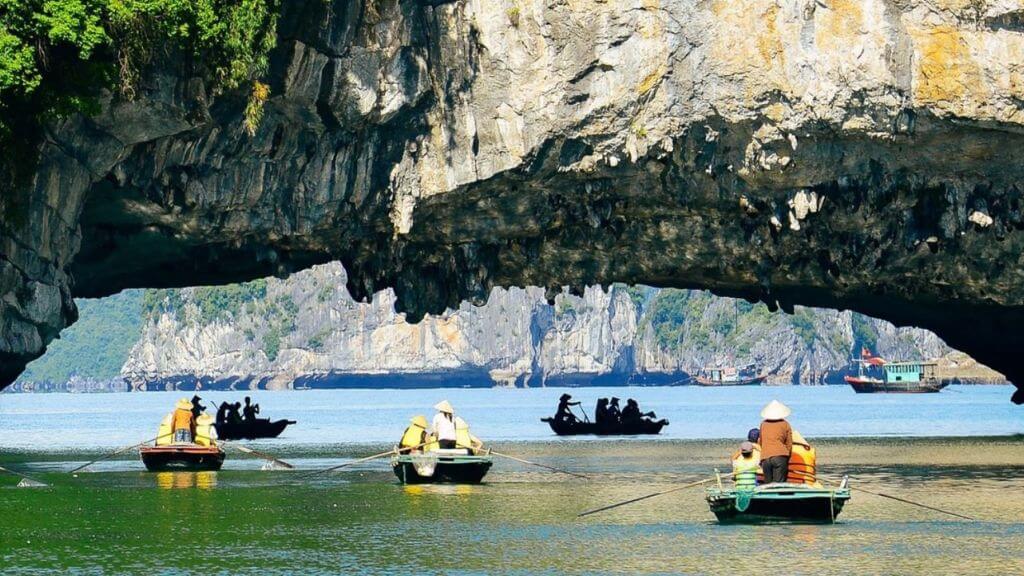 Hang Luồn - Hang động hiếm có ở Quảng Ninh