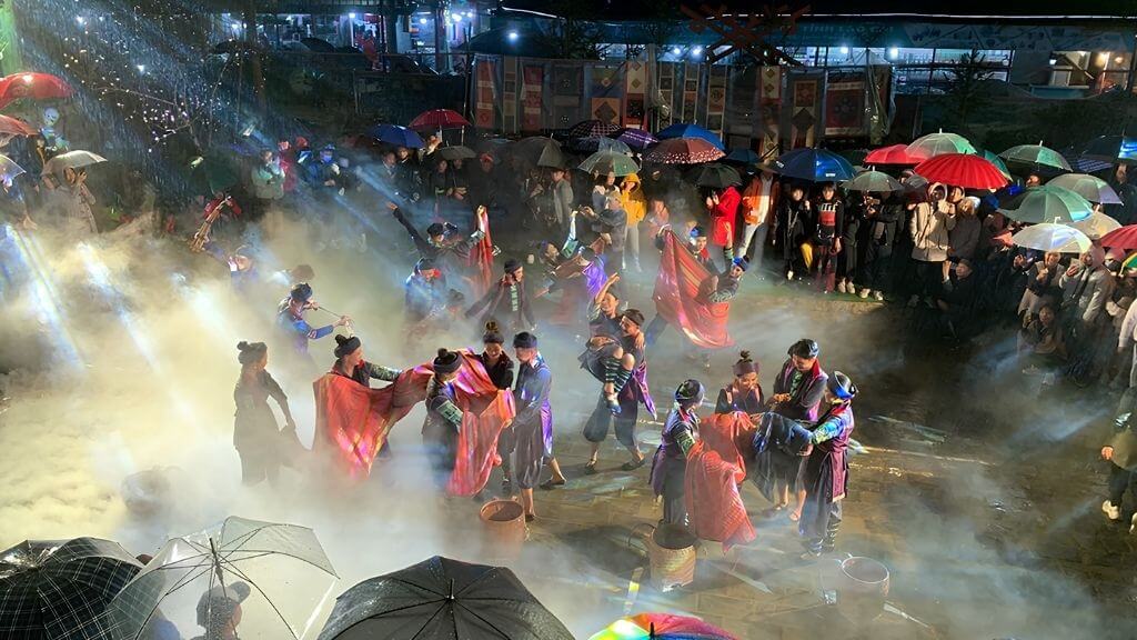 Khám phá văn hóa Tây Bắc ở chợ đêm Sapa