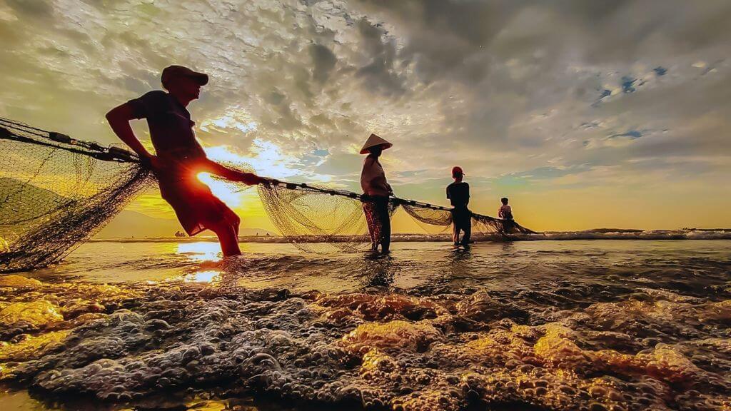Ngắm bình minh đẹp đến nao lòng tại bãi biển Cửa Lò