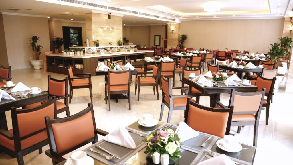 Bữa ăn được phục vụ tại khách sạn