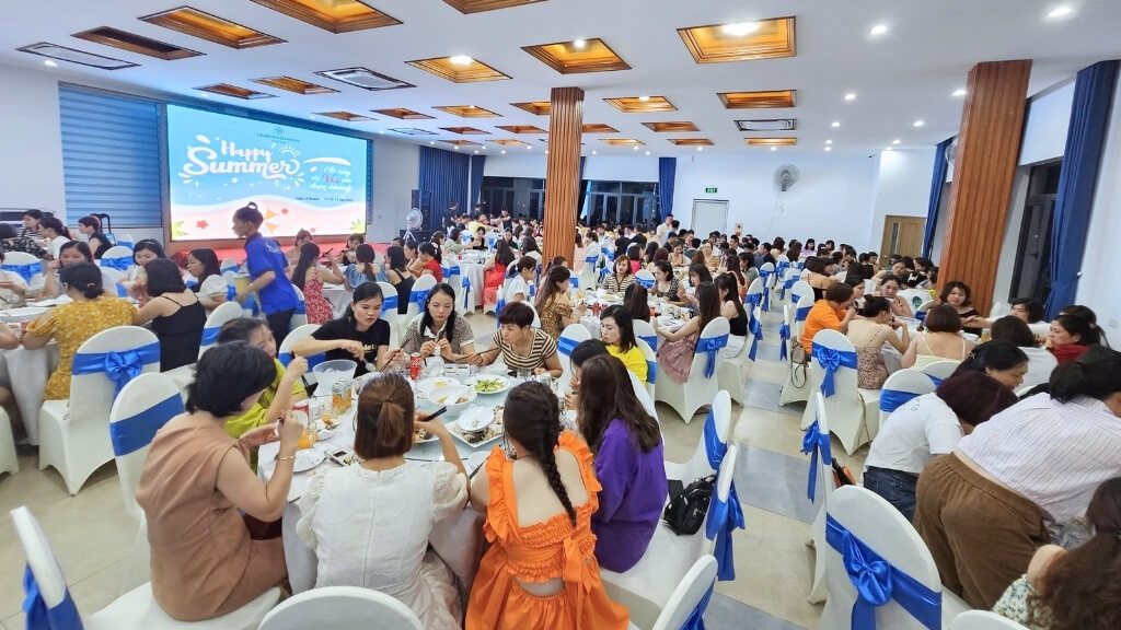 Không khí Gala Dinner sôi động với những món ăn ngon
