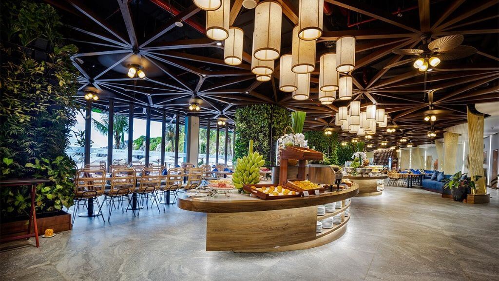 Khu vực buffet sáng tại Flamingo Cát Bà