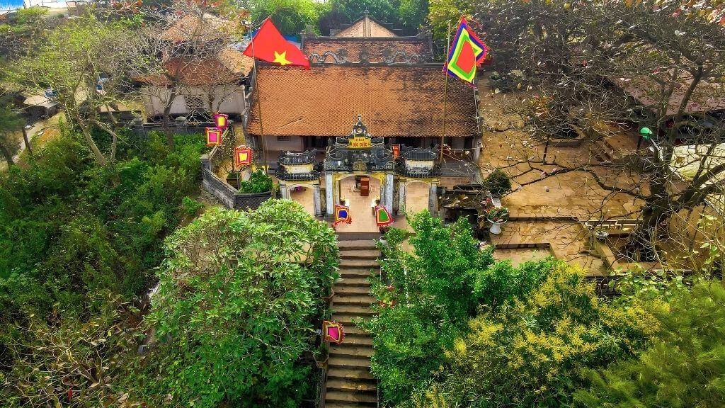 Theo dấu chân trên núi Trường Lệ   mở cánh cửa di sản Sầm Sơn