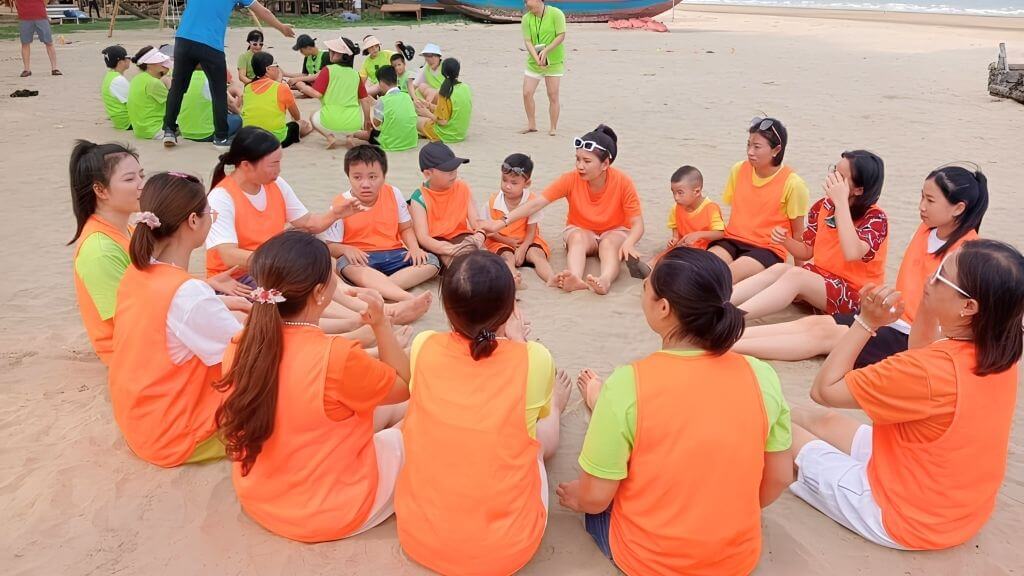 Hoạt động teambuilding vui nhộn trên bãi biển