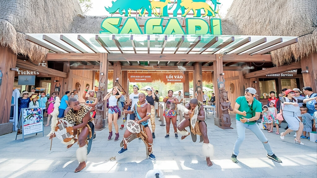 Thưởng thức Zulu Dance tại VinPearl Safari Phú Quốc