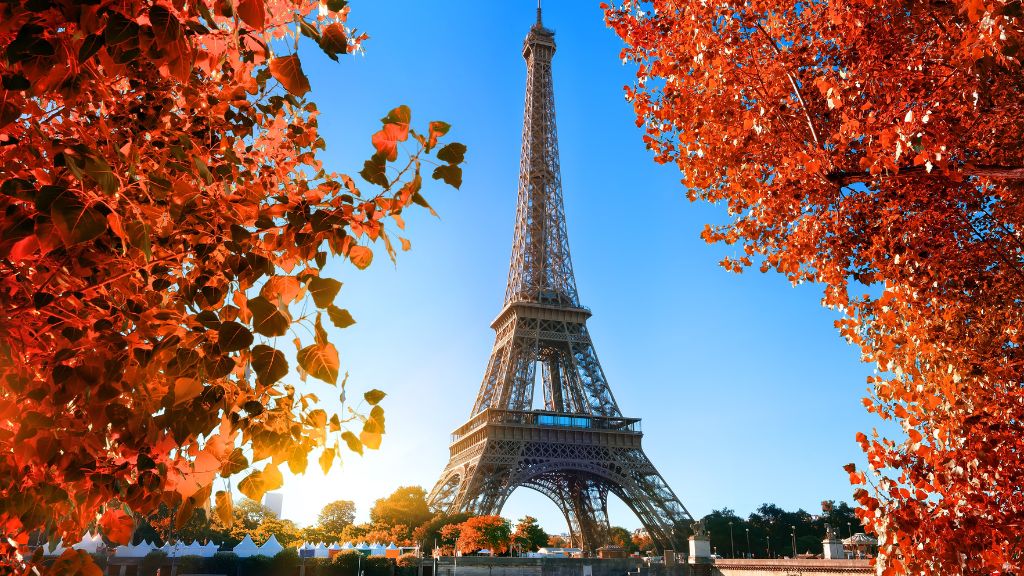 Du lịch Pháp chiêm ngưỡng tháp Eiffel huyền thoạii