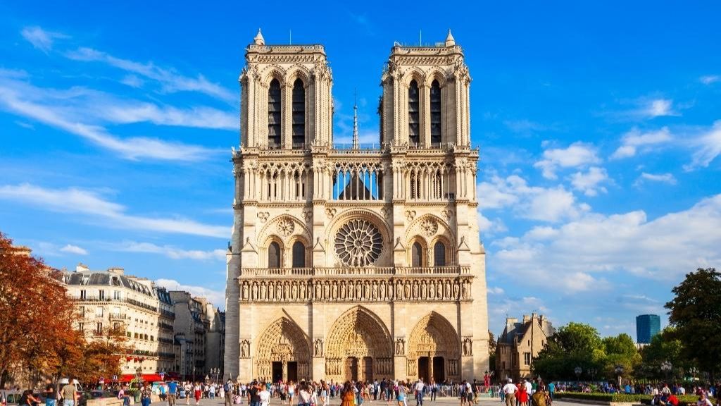 Nhà thờ Đức Bà   Biểu tượng kiến trúc của Paris