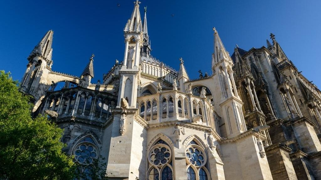 Đài tưởng niệm aux Morts de Reims với kiến trúc độc đáo