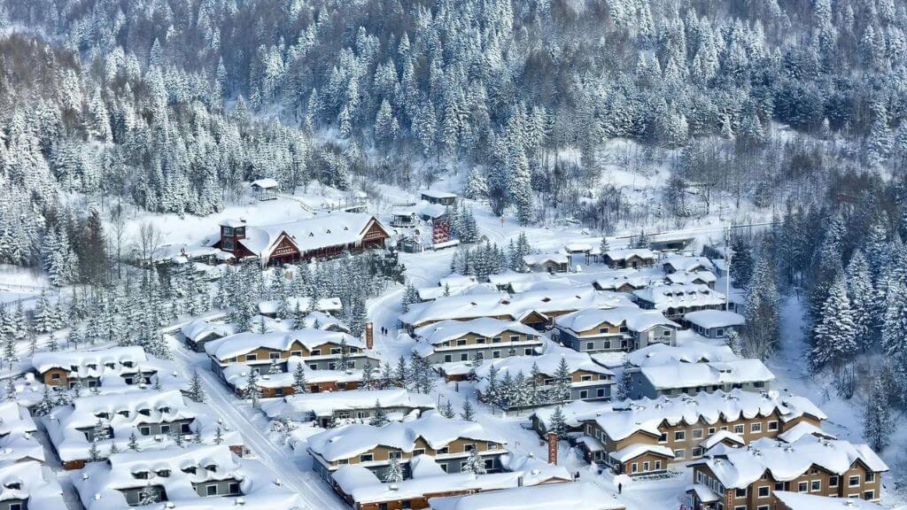 Cáp Nhĩ Tân phủ màu trắng xóa khi đông về