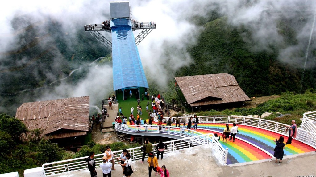 khu du lịch cầu kính Rồng Mây điểm đến lý tưởng trong tour Đông Tây Bắc 5N4Đ