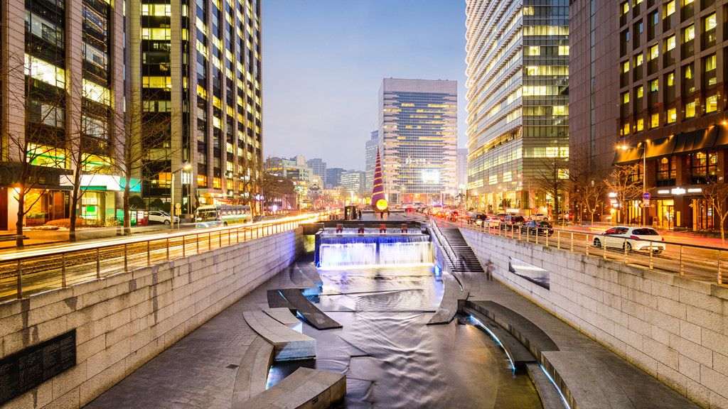 Suối Cheonggyecheon   dòng suối nhân tạo ở Seoul