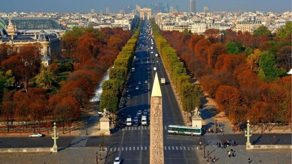 Đại lộ Champs-Élysées lừng danh của nước Pháp