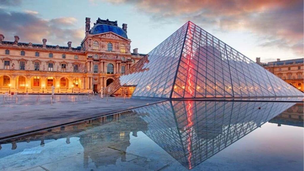 Bảo tàng Musee de Louvre nơi lưu giữ những kiệt tác nghệ thuật của nước Pháp