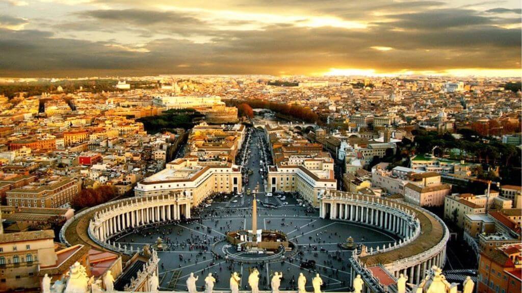 Quảng trường thánh Piazza San Marco rộng lớn với sức chứa hàng nghìn người