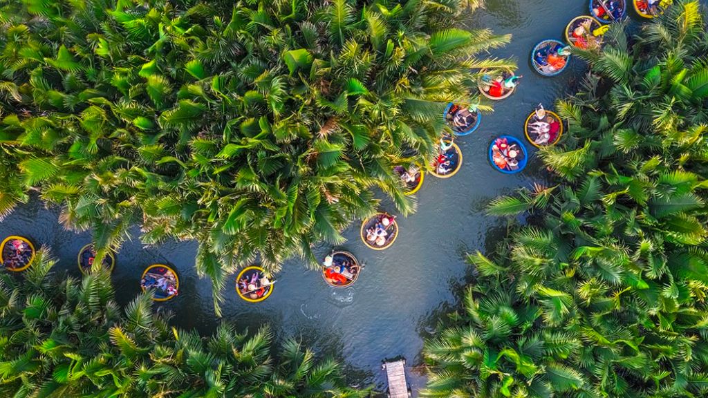 Trải nghiệm ngồi thuyền thúng tại Rừng dừa Bảy Mẫu