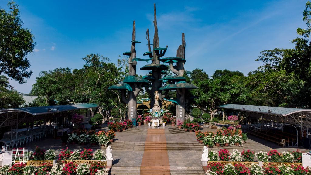 Thánh địa La Vang - trung tâm công giáo lớn nhất Việt Nam