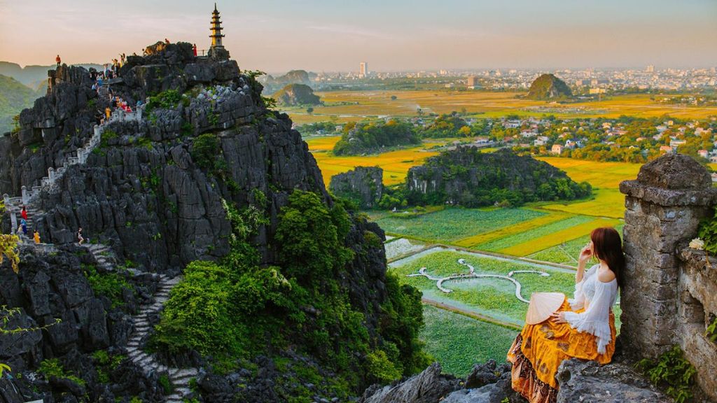 Khám phá vẻ đẹp thiên nhiên hùng vĩ trong tour du lịch Ninh Bình