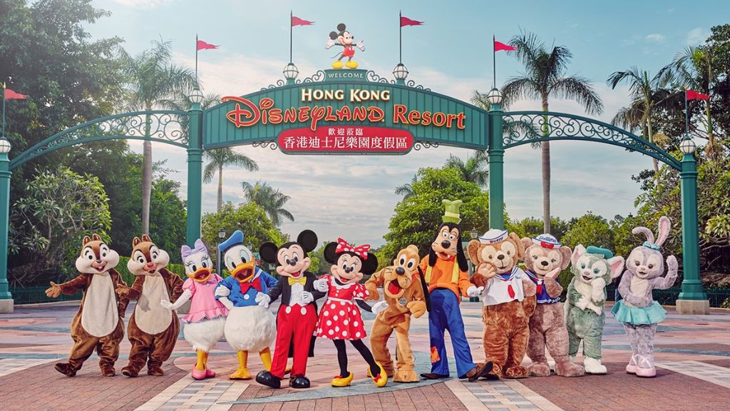 Du lịch Hồng Kông vui chơi tại Disneyland