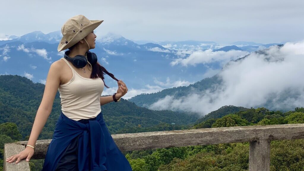 Ngắm cảnh thiên nhiên hùng vĩ từ Hải Vọng Đài núi Bạch Mã