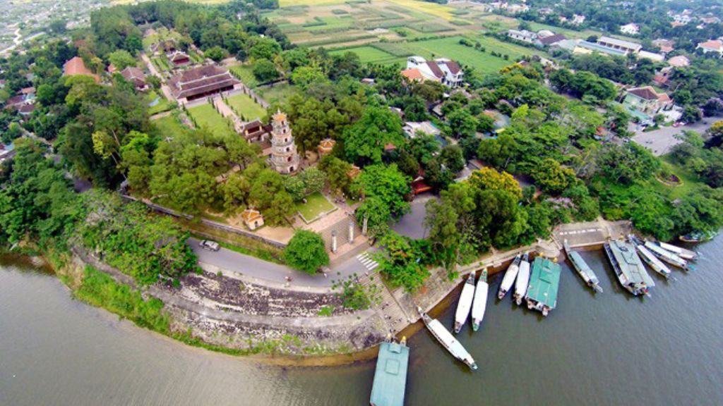 Toàn cảnh chùa Thiên Mụ