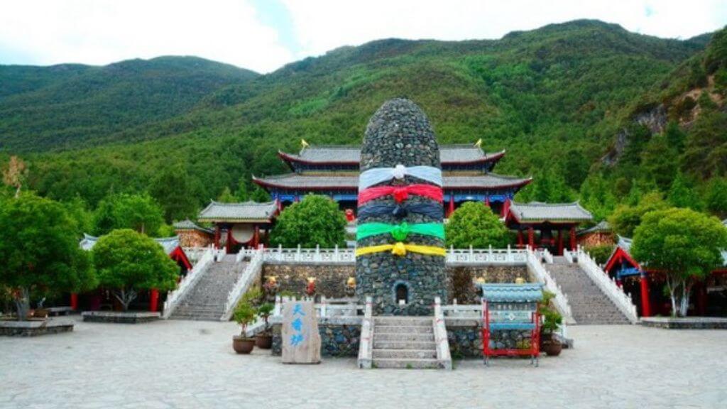 Chùa Dongba nổi tiếng tại Ngọc Thủy Trại