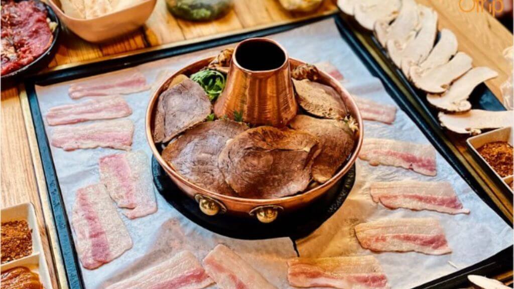 Thịt yak nấu lẩu ẩm thực nổi tiếng tại Lệ Giang