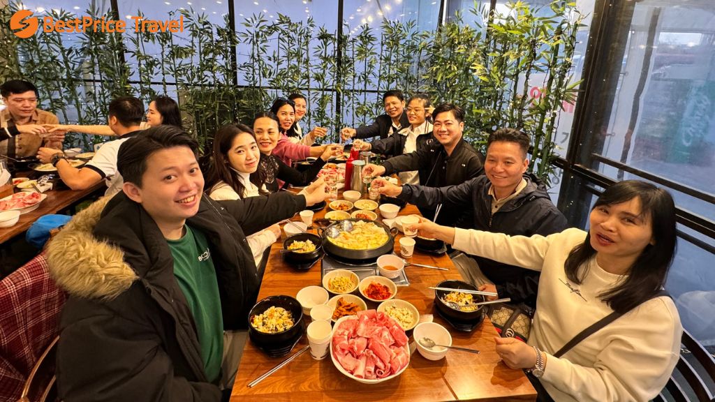 Bữa tối thịnh soạn trong tour Hàn Quốc