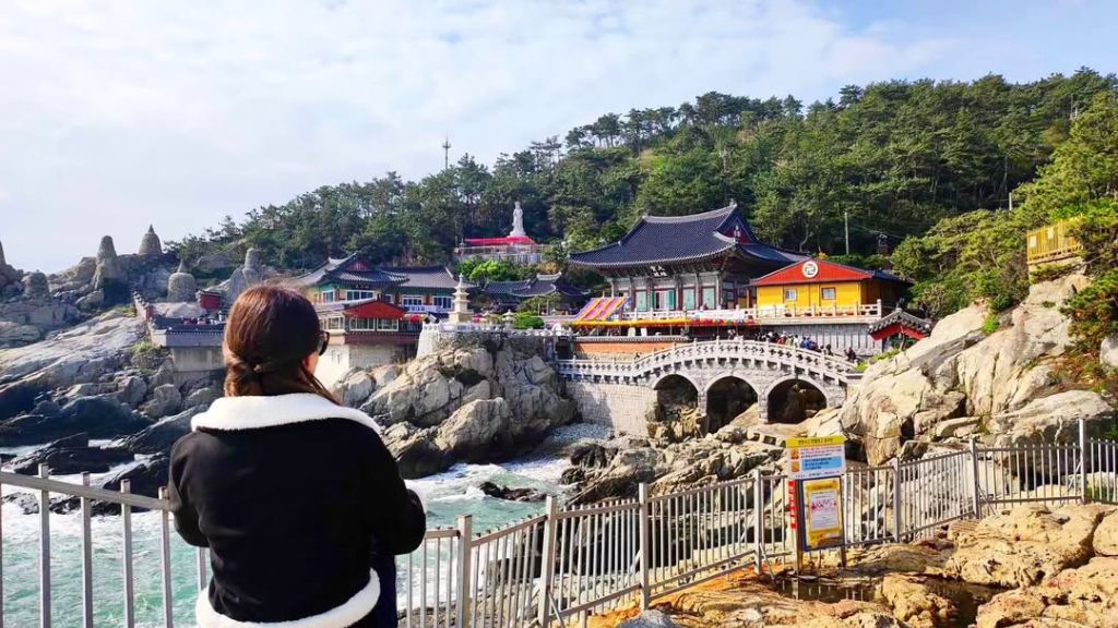 Check in tại chùa tọa lạc ven biển (ildiszucs)