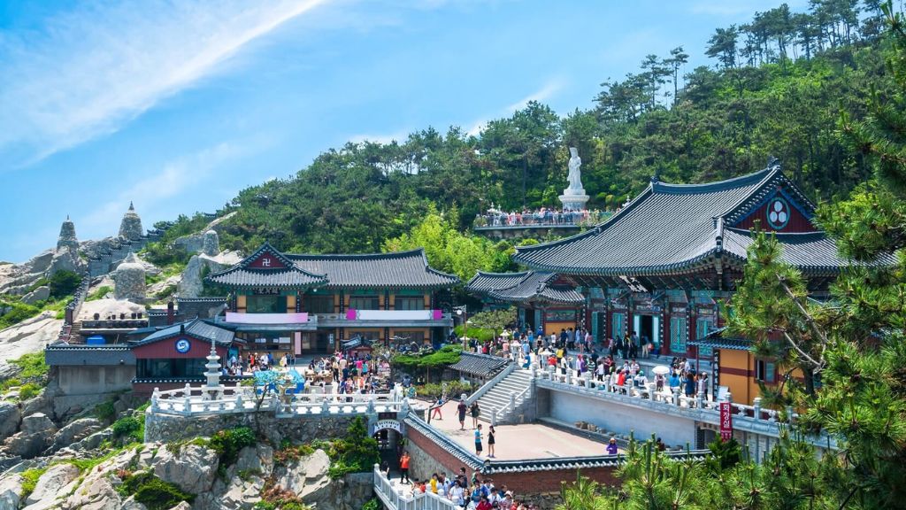 Thăm chùa Haedong Yonggungsa