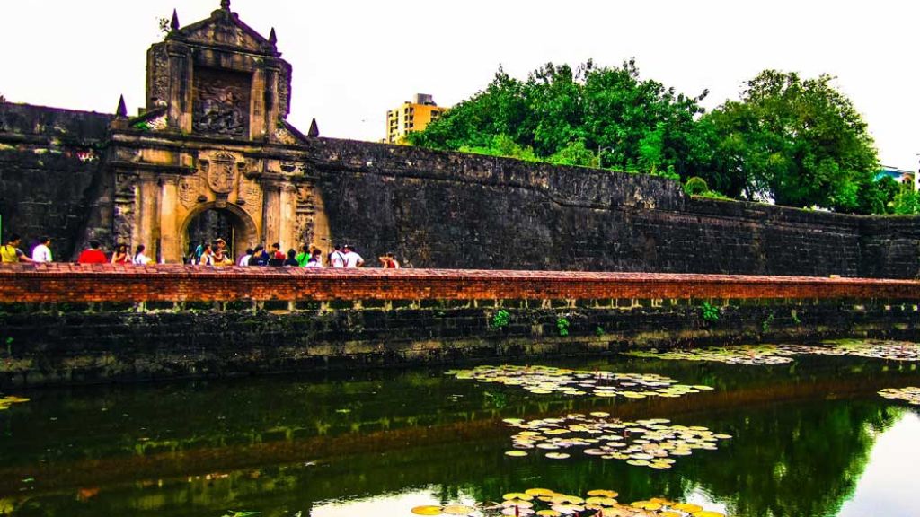 Du lịch Philippines tham quan Đài tưởng niệm Fort Santiago